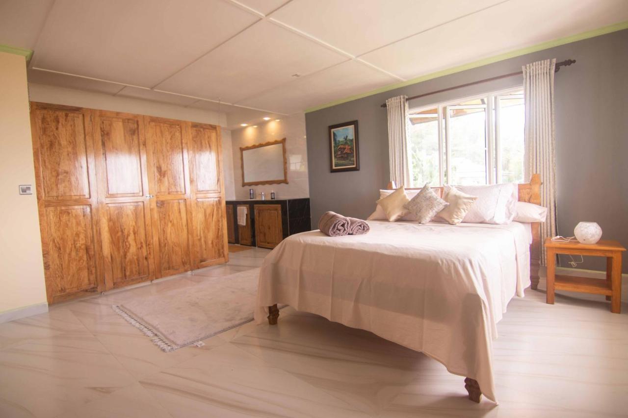 Azamat Self-Catering Apartment Pointe La Rue Esterno foto