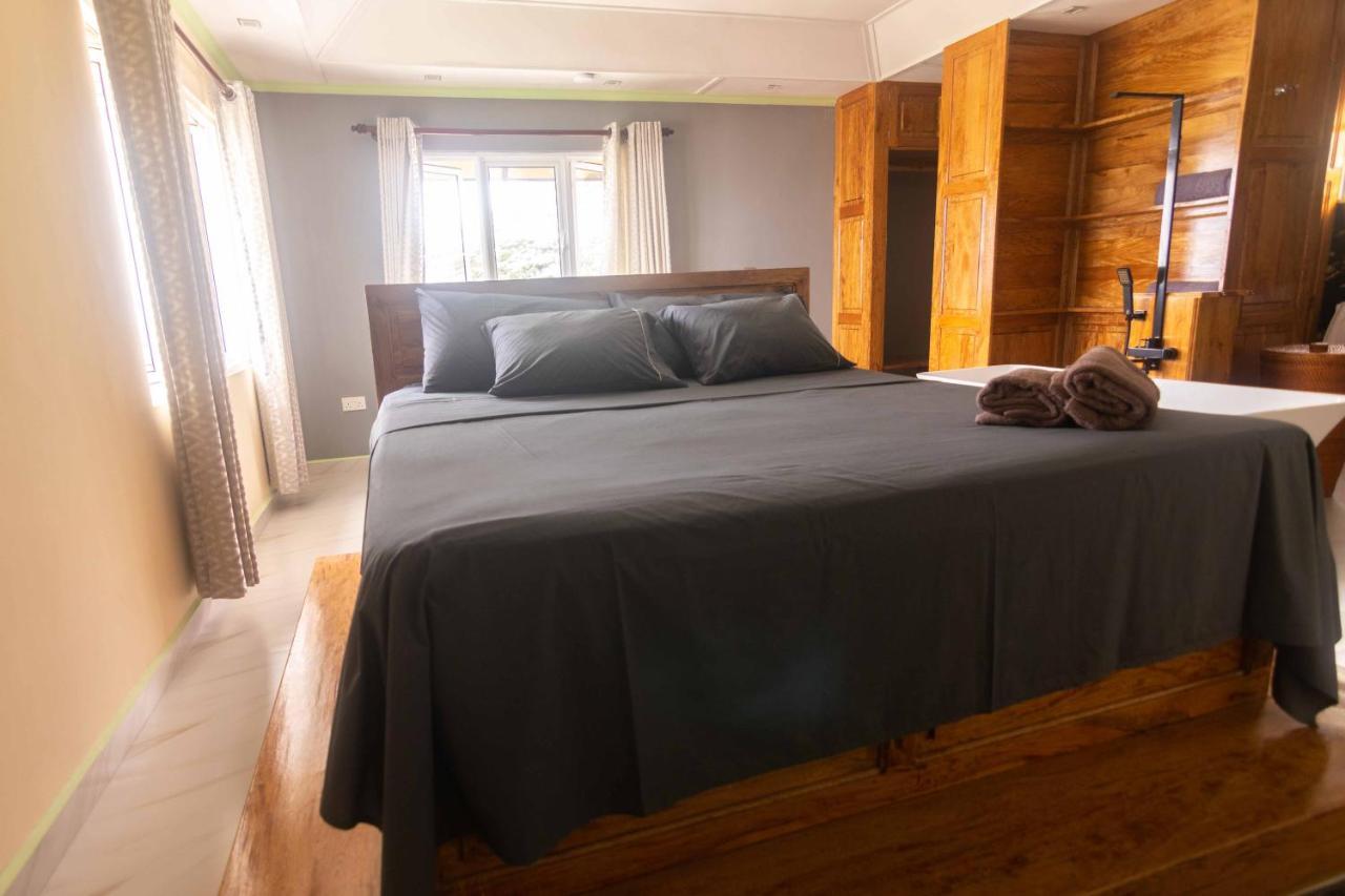 Azamat Self-Catering Apartment Pointe La Rue Esterno foto