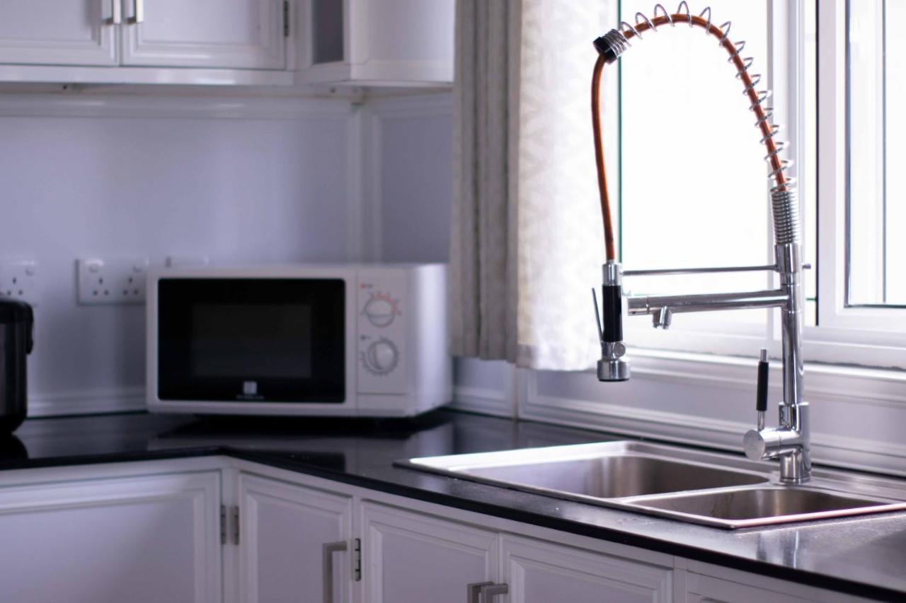 Azamat Self-Catering Apartment Pointe La Rue Esterno foto