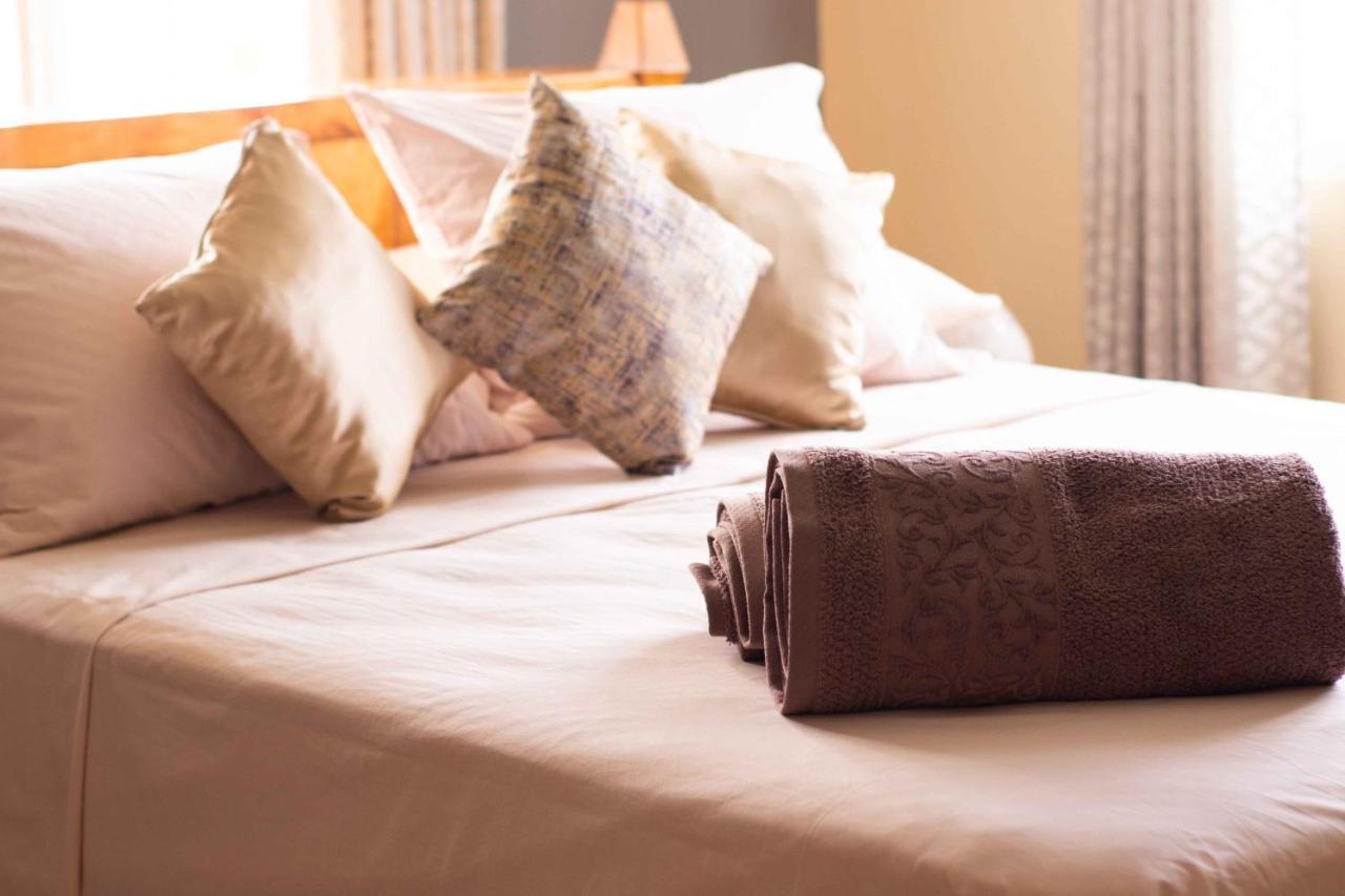 Azamat Self-Catering Apartment Pointe La Rue Esterno foto