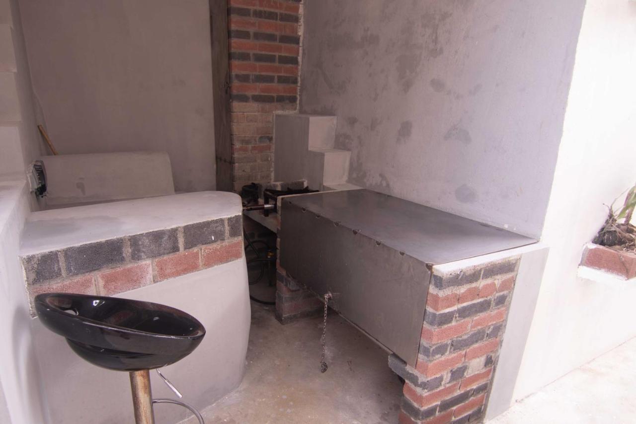 Azamat Self-Catering Apartment Pointe La Rue Esterno foto