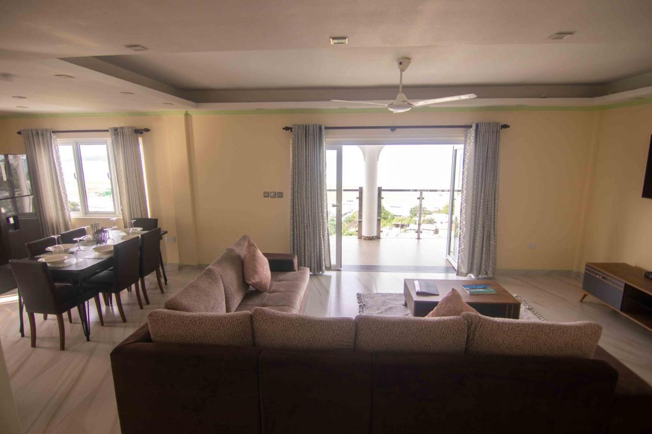 Azamat Self-Catering Apartment Pointe La Rue Esterno foto