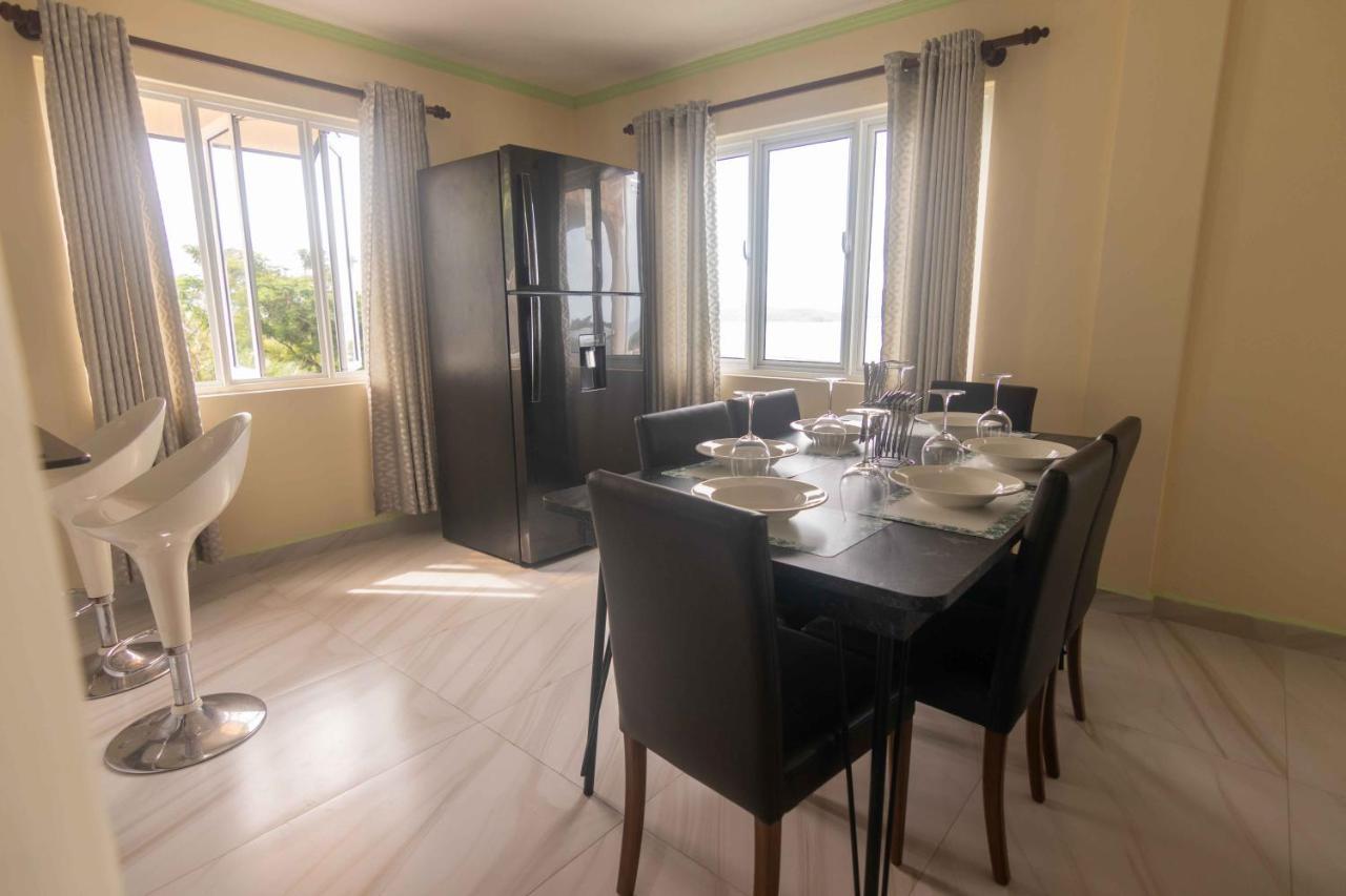 Azamat Self-Catering Apartment Pointe La Rue Esterno foto